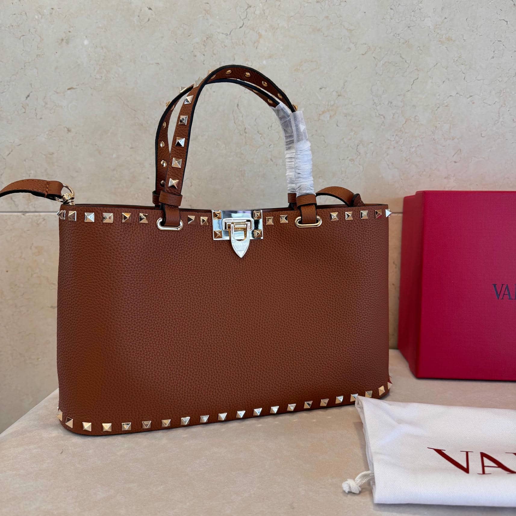 001-Tote Garavani Rockstud